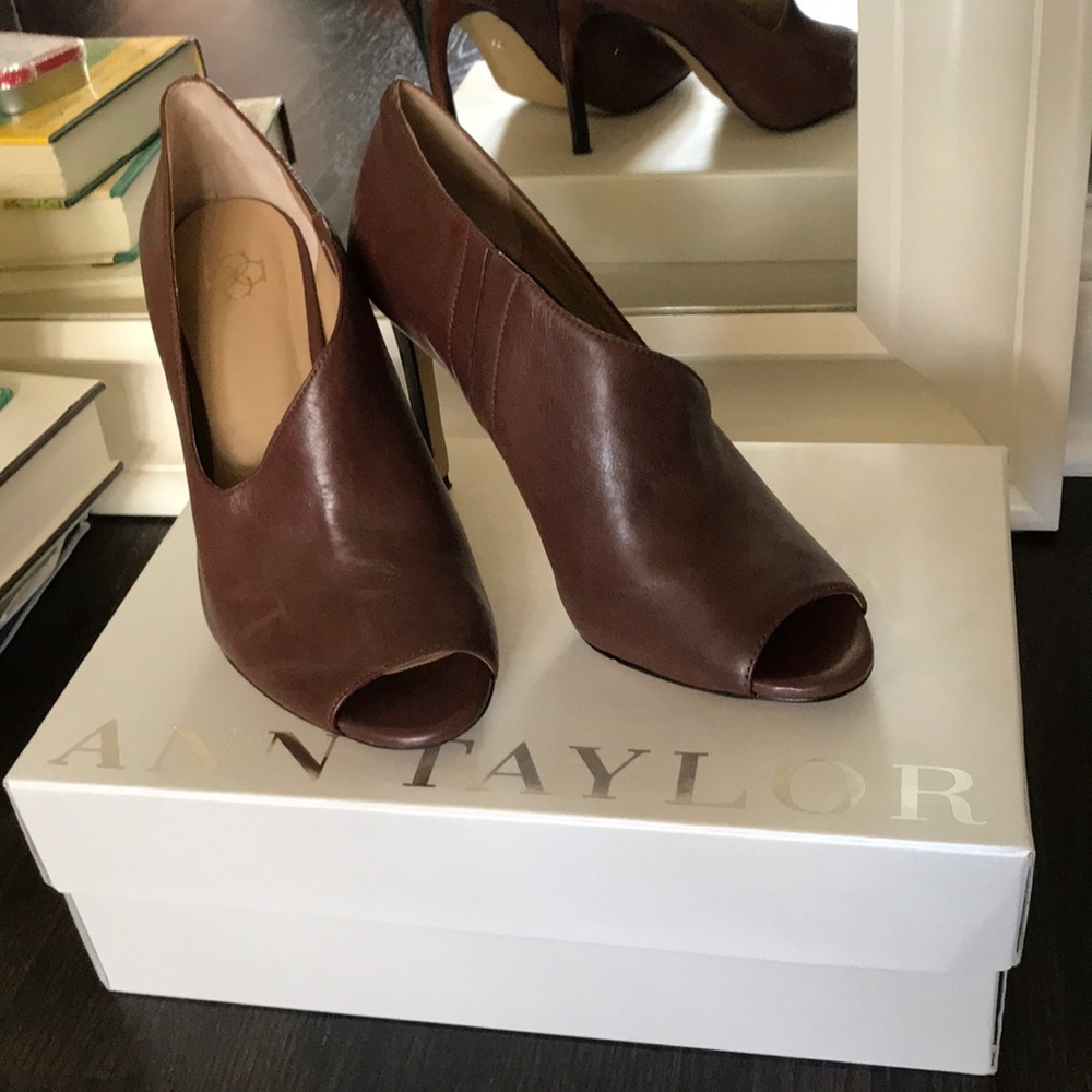 Ann Taylor Kelsie Cutout Shootie